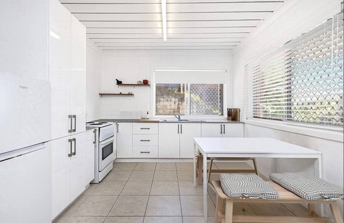 Coolangatta House | Coolangatta, Gold Coast unit walk to beach & shops