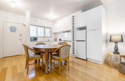 South Yarra Apartment | Coolullah Charm - Your Cosy South Yarra Stay