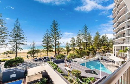 Coolangatta Apartment | Cooly Good Vibes - 2 bedrooms beachside