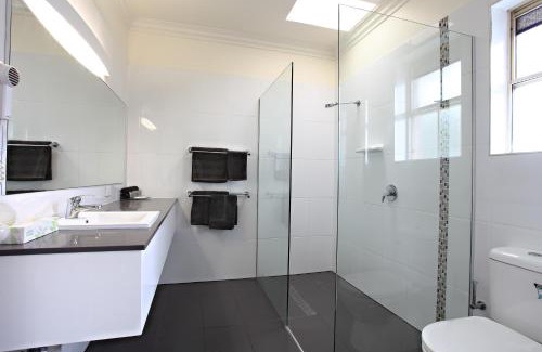 Acacia Ridge Hotel | Coopers Colonial Motel