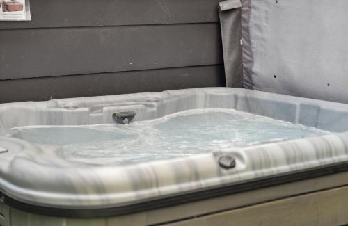 Old Town North House | Coopers North in Old Town - Hot Tub & Pool Table!