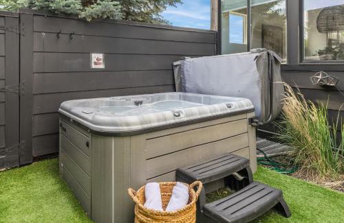 Old Town North House | Coopers North in Old Town - Hot Tub & Pool Table!