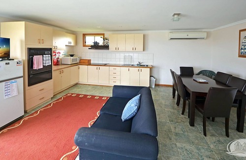 Portland North House | Coopers On Theresa - Family and fisherman's retreat