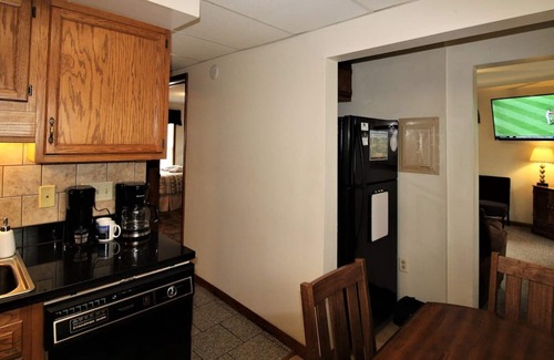 Oneonta Apartment | Cooperstown Baseball Rentals - 2nd Baseman