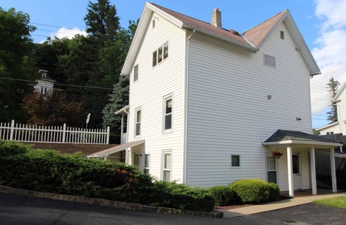 Oneonta Apartment | Cooperstown Baseball Rentals - 1st Baseman