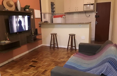 Copacabana Apartment | Copacabana apartment near the beach-Air Conditioning-Cable TV-Unlimited Internet