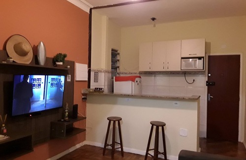 Copacabana Apartment | Copacabana apartment near the beach-Air Conditioning-Cable TV-Unlimited Internet