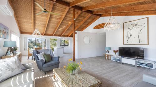 Yamba House | Copacabana House - Absolute Waterfront, Private Jetty