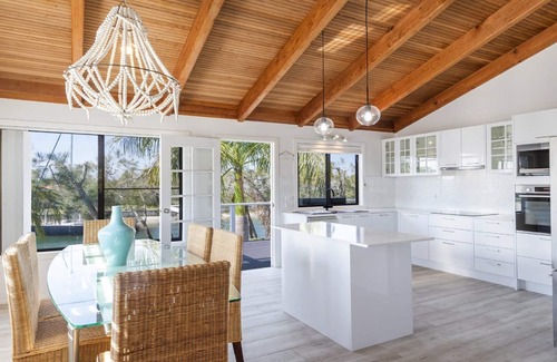 Yamba House | Copacabana House, TOP NOTCH