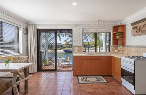 Yamba House | Copacabana House, TOP NOTCH