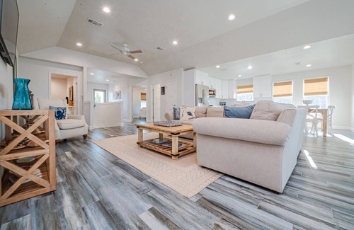 Rockport House | Copano Bay, Rockport, Tx. Waterfront, Private Pool & Hot Tub, & Pier