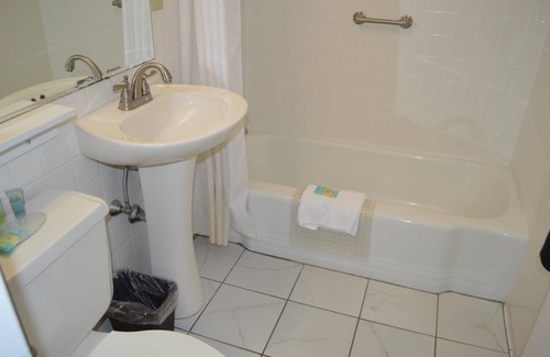 West Brookfield Hotel | Copper Lantern Motor Lodge