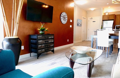 Central Okanagan Condo | Copper Oasis - Modern Okanagan 2 BR condo with mountain and lake view