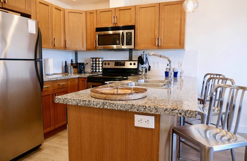 Central Okanagan Condo | Copper Oasis - Modern Okanagan 2 BR condo with mountain and lake view