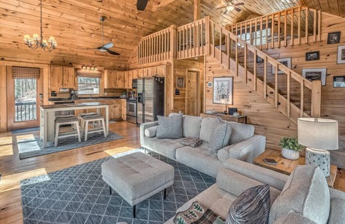 Mineral Bluff Cabin | Copper Ridge Hideaway - Dog Friendly | Pac Man Arcade Game | Hot Tub