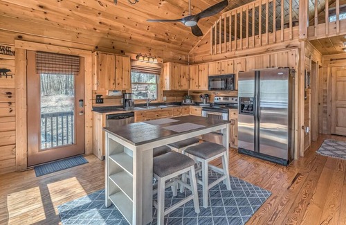 Mineral Bluff Cabin | Copper Ridge Hideaway - Dog Friendly | Pac Man Arcade Game | Hot Tub