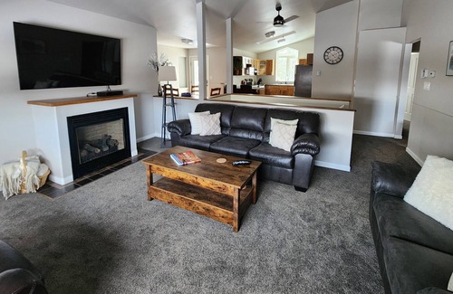 Whitehorse House | Copper Ridge House