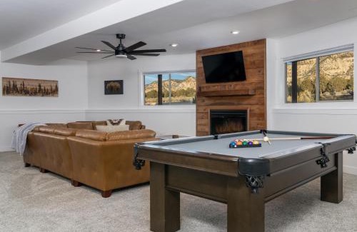 Orderville House | Copper Rock Ridge- Luxury, Pool Table, Hot Tub between Zion and Bryce