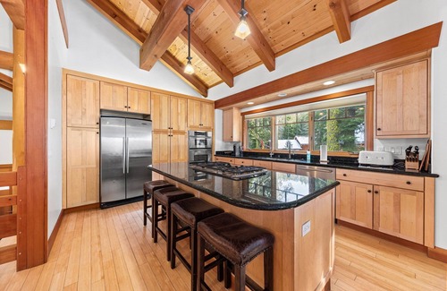 Alpine Meadows House | Copperleaf By Tahoe Getaways - Alpine Meadows 5 BR w Private Hot Tub + Ski Shuttle!