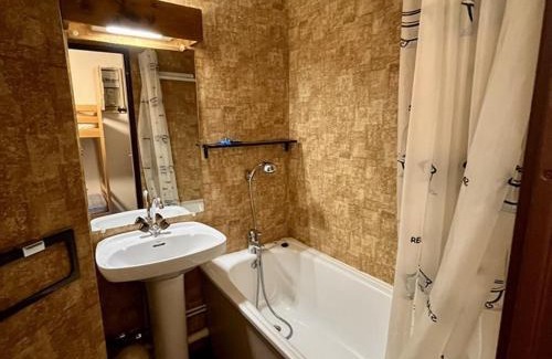 Laveissiere Apartment | Coquet studio cabine au cœur du Lioran, proche pistes et commodités - FR-1-787-94