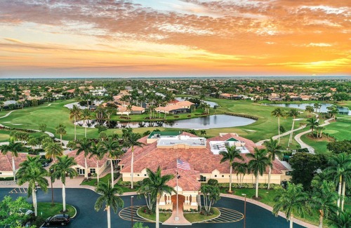 Tropical Cove Condo | Coral Cottage at Lexington CC Lake Village