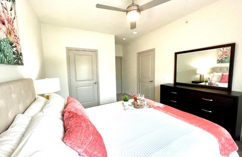 Montopolis Apartment | Coral Garden