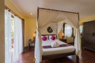 Phongprasan Resort | Coral Hotel Bangsaphan