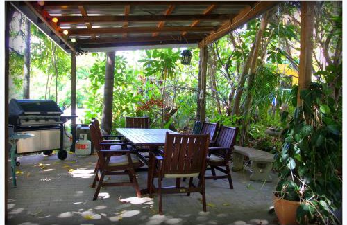 Townsville Bed & Breakfast | Coral Lodge Bed and Breakfast Inn
