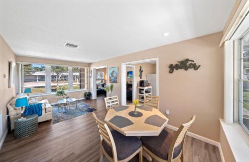 Melbourne House | Coral Paradise near Ballard Park