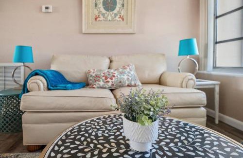 Melbourne House | Coral Paradise near Ballard Park