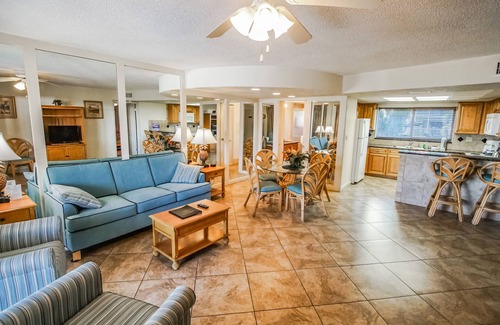 St. Pete Beach Apartment | Coral Reef Beach Resort
