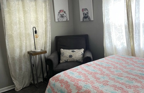 Vamo House | Coral Reef Cutie-2BEDROOM Bungalow 4 Miles to SK