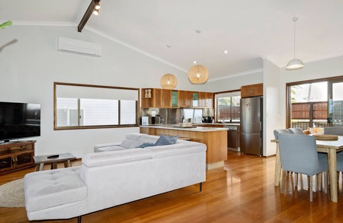 Bargara House | Coral Reef Stunning Beach Front Home