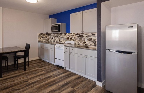 Inver Grove Heights House | Coratel IGH - 1 King Suite with Kitchenette NS (Oversized)