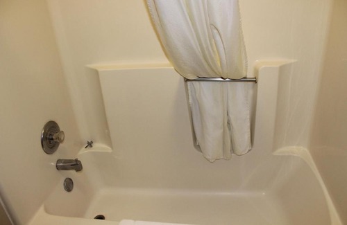 Maple Grove Hotel | Coratel Inn and Suites Maple Grove
