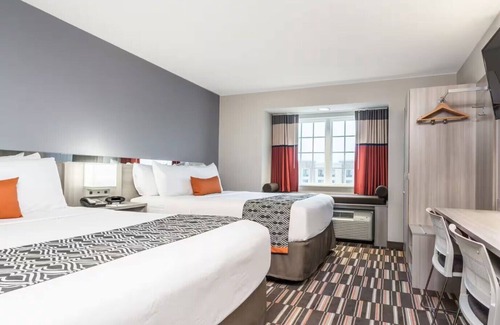 Rochester House | Coratel Inn & Suites by Jasper Rochester-Comfort 2 Queen Bed Non-Smoking