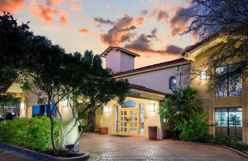 North San Antonio - SAT Hotel | Coratel Inn & Suites by Jasper Wonderland 2 Double Bed NS