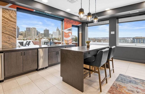 Riverview Apartment | Cordelle 314 · Gym, Pool, Foosball - 1 Bed w/River Views