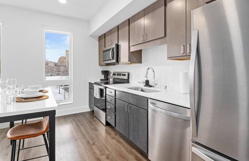 Riverview Apartment | Cordelle 314 · Gym, Pool, Foosball - 1 Bed w/River Views