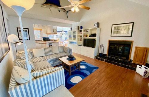 Havelock-Belmont-Methuen Cottage | Cordova Lake House