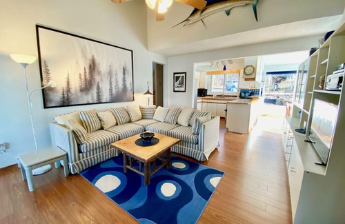 Havelock-Belmont-Methuen Cottage | Cordova Lake House