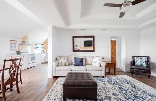 Williamstown House | Cordova Retreat - 7 Minutes from the Ark!