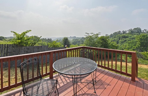 Corinth House | Corinth Getaway with Deck about 11 Mi to Ark Encounter!