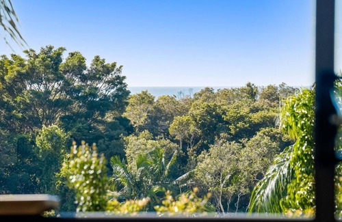 Suffolk Park House | Corker in Suffolk Park - Belle Escapes Byron Bay. A spacious 4 bedroom home