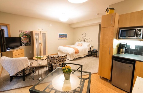 Okanagan-Similkameen House | Cormier's Studio Guest suites