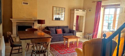 Issigeac House | Cornemuse Cottage Une maison entière de 100 m2 avec cuisine, séjour et jardin au centre d'Issigeac