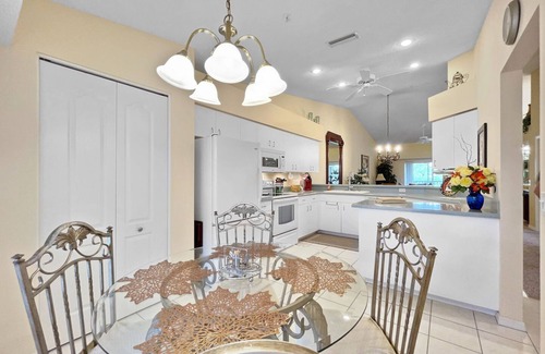 Palmer Ranch Condo | Corner 2-bed/2-bath Unit #926, in the Stoneybrook Golf and Country Club