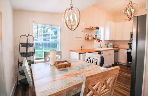 Port St. Joe House | Corner Cottage - Close to Downtown & Beaches - King Bed - Boat Parking - NO Pet Fees !