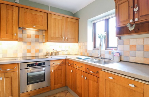 Swinscoe Cottage | CORNER COTTAGE, pet friendly, with open fire in Ashbourne