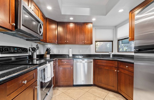 Tucson Apartment | Corner full 2BR/2B Apt w/Golf Views, Pool & Grill